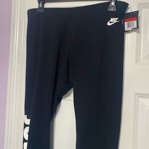 Nike Tight Fit- Black